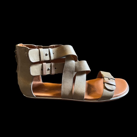 Gentle Souls Blessie Gladiator Sandal Flat Shoe Size 11 - Picture 3 of 6